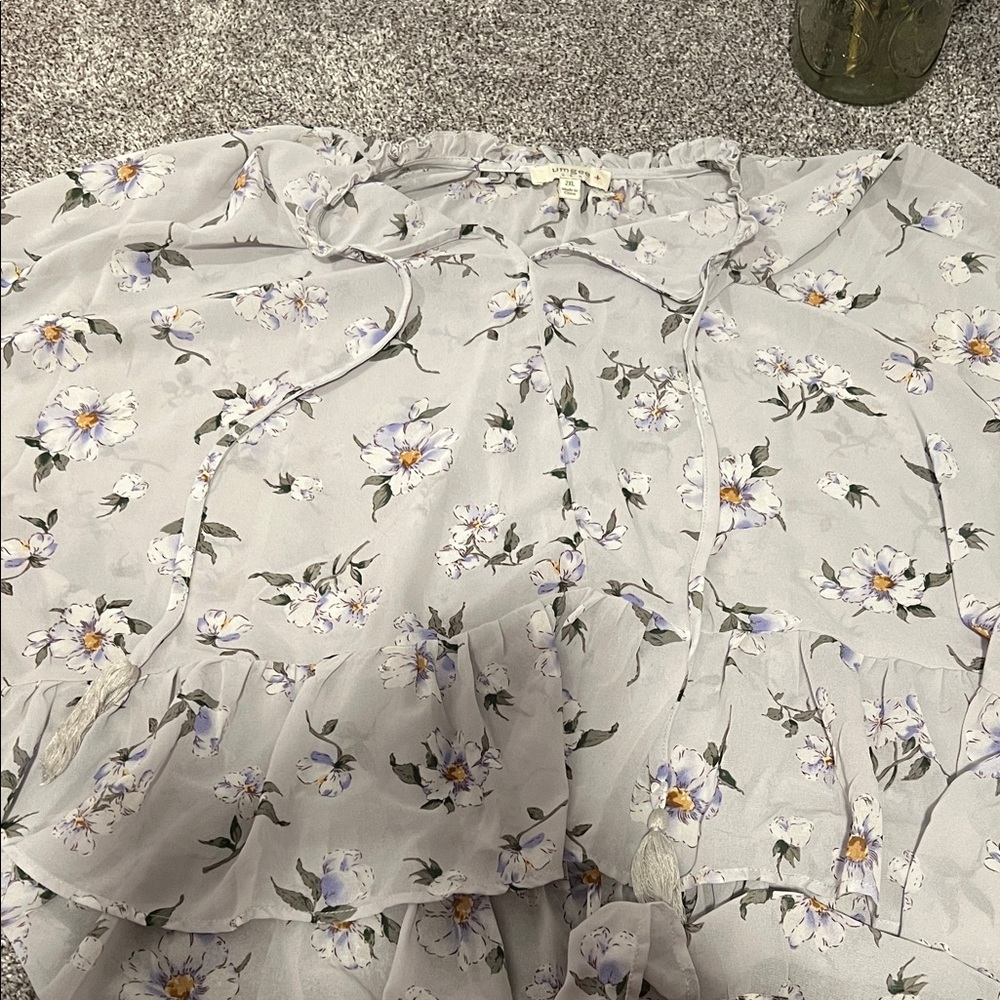 Umgee Floral Ruffle Blouse in Light Gray